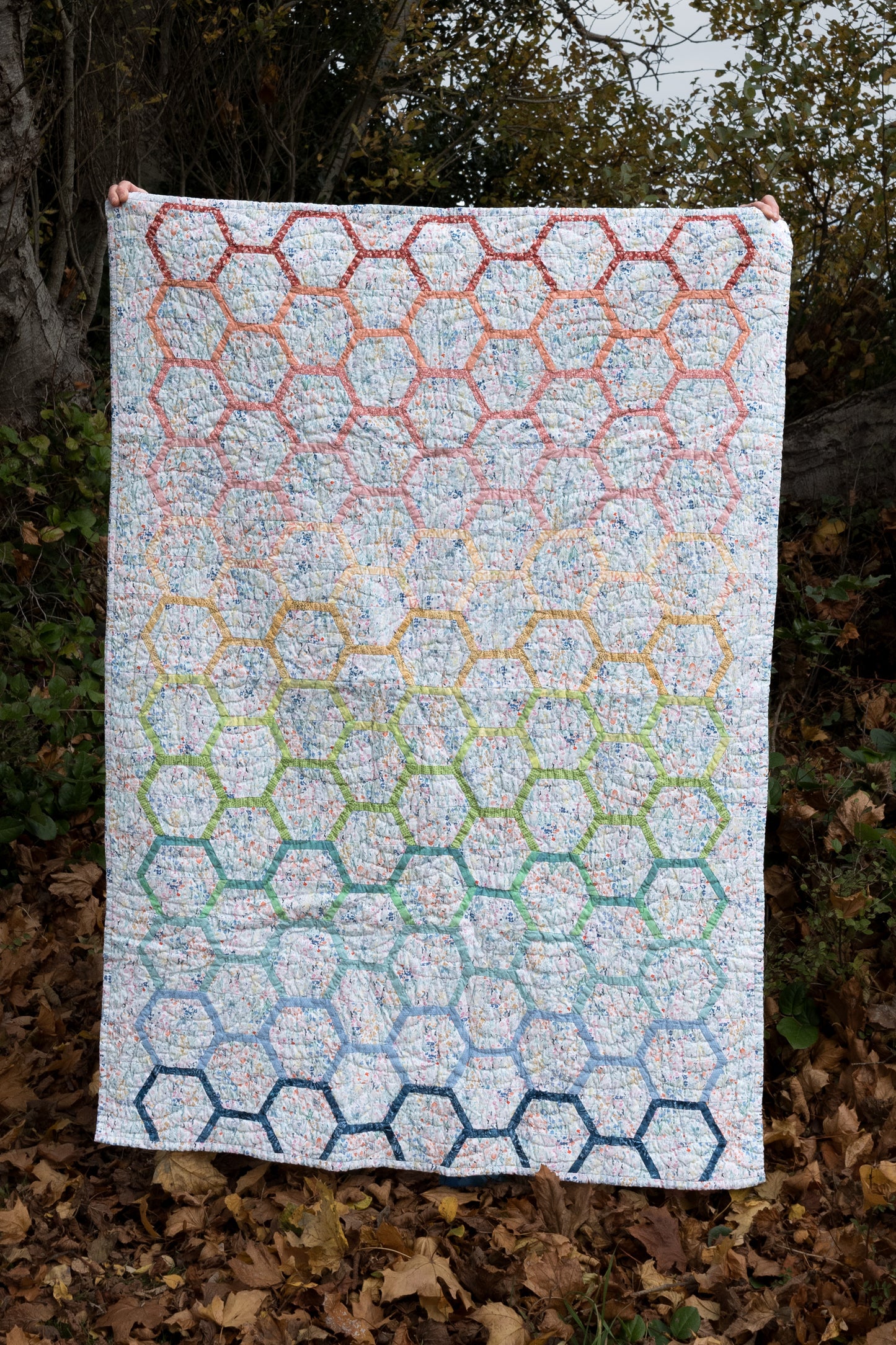 Handmade Quilt [hexagon gradient]