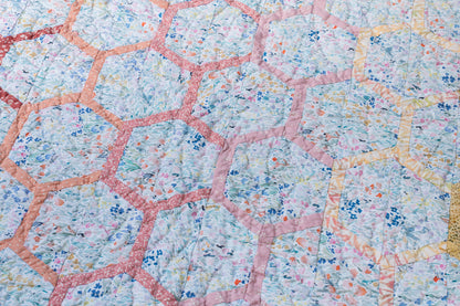 Handmade Quilt [hexagon gradient]